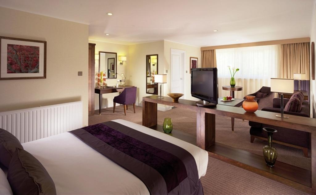 Regency Park Hotel, Health Club & Spa Thatcham Room photo